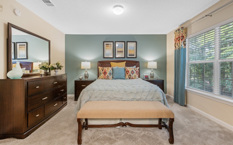 Large bedroom with bed and windows 